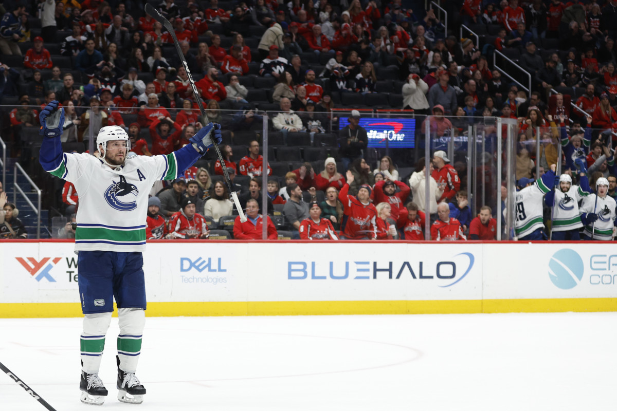 Dubois scores twice, lifts Capitals past Canucks in OT